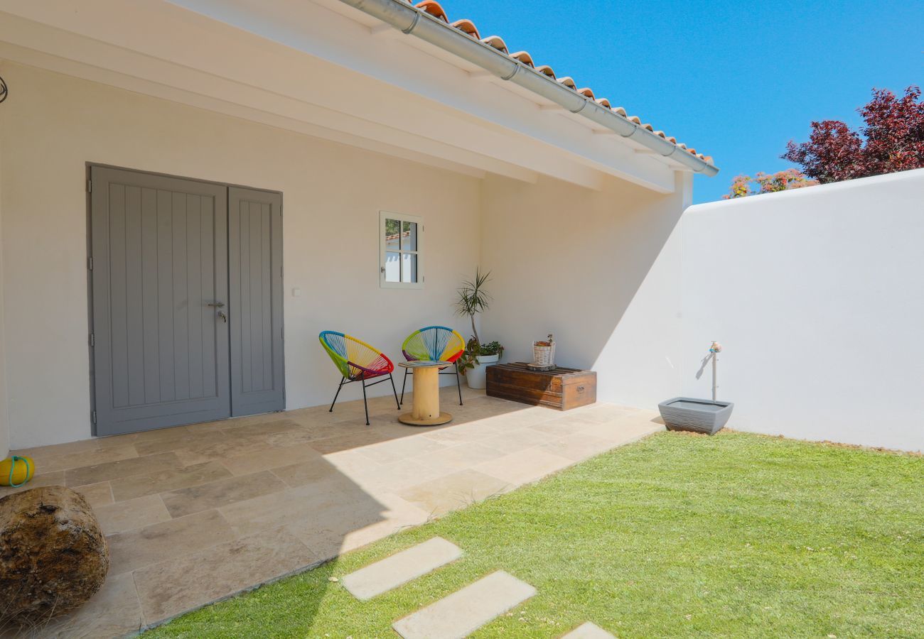 Ferienhaus in Saint-Martin-de-Ré - 550m vom Strand entfernt, Haus für 4