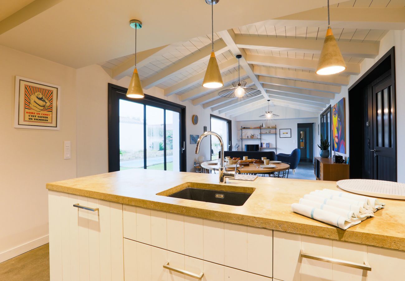 Ferienhaus in Le Bois-Plage-en-Ré - Haus für 10, Pool, im Herzen der Île de Ré