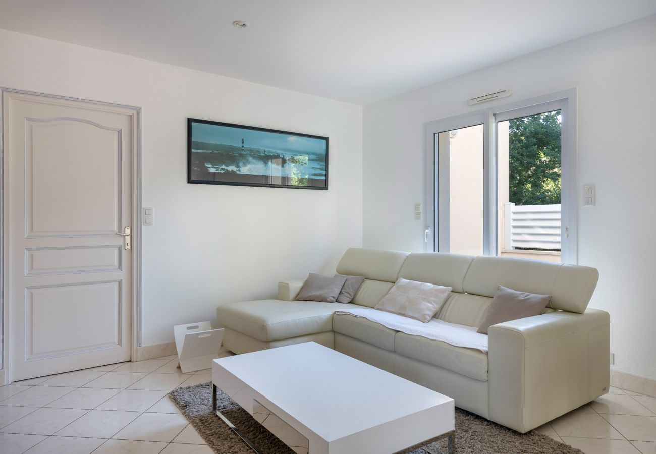 Ferienhaus in Saint-Gildas-de-Rhuys - Hausfür 8 - Swimmingpool - 950m zum Meer