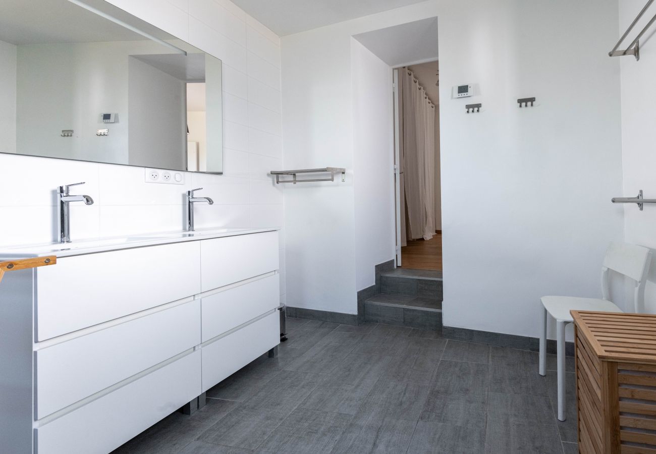 Ferienhaus in Nantes - Belle maison familiale, contemporaine avec piscine