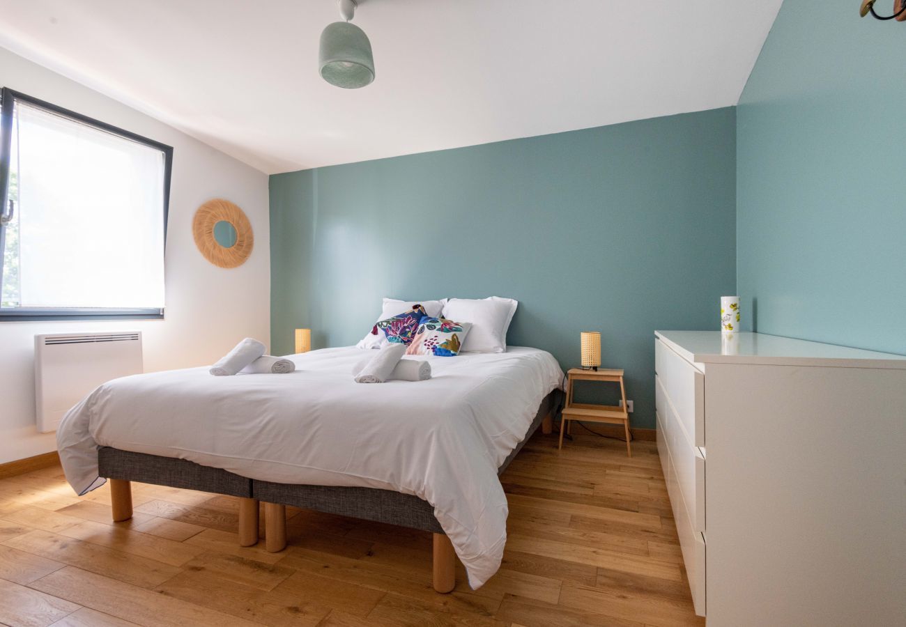 Ferienhaus in Nantes - Belle maison familiale, contemporaine avec piscine