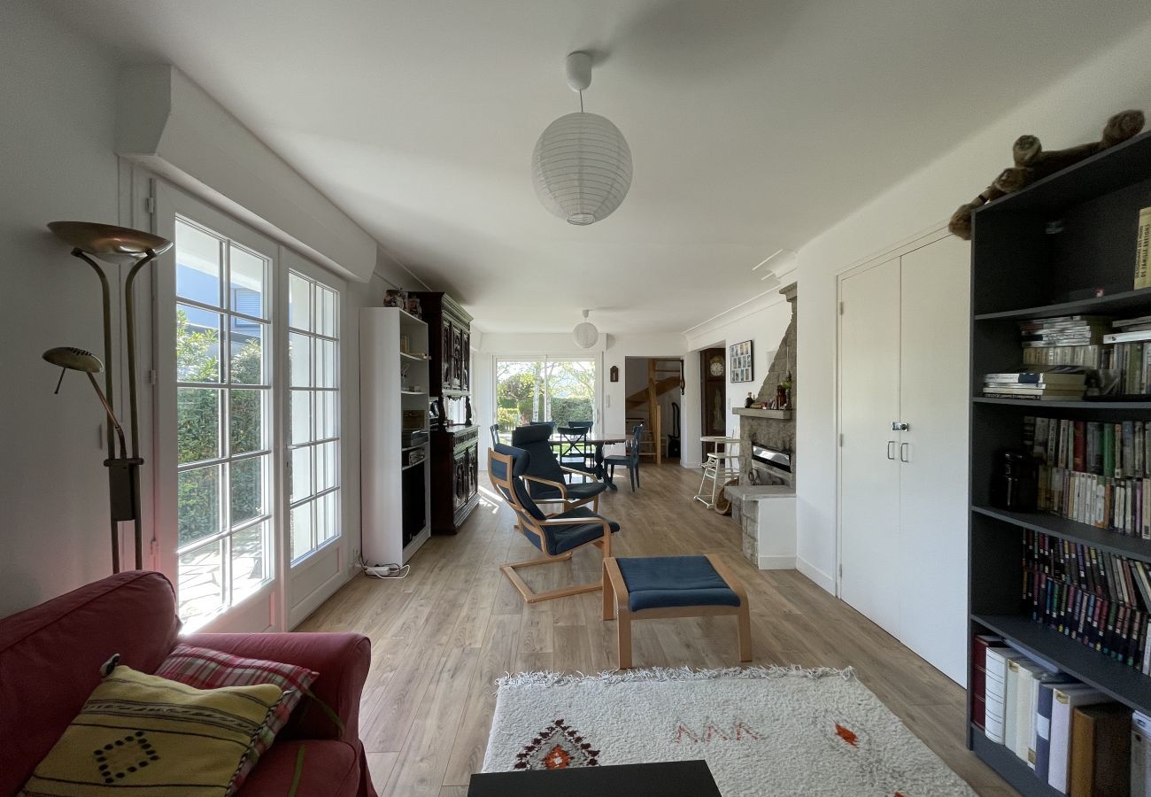 Ferienhaus in Le Tour-du-Parc -  Bretonisches Haus mit 4 Schlafzimmern in der Nähe von Stadt und Strand