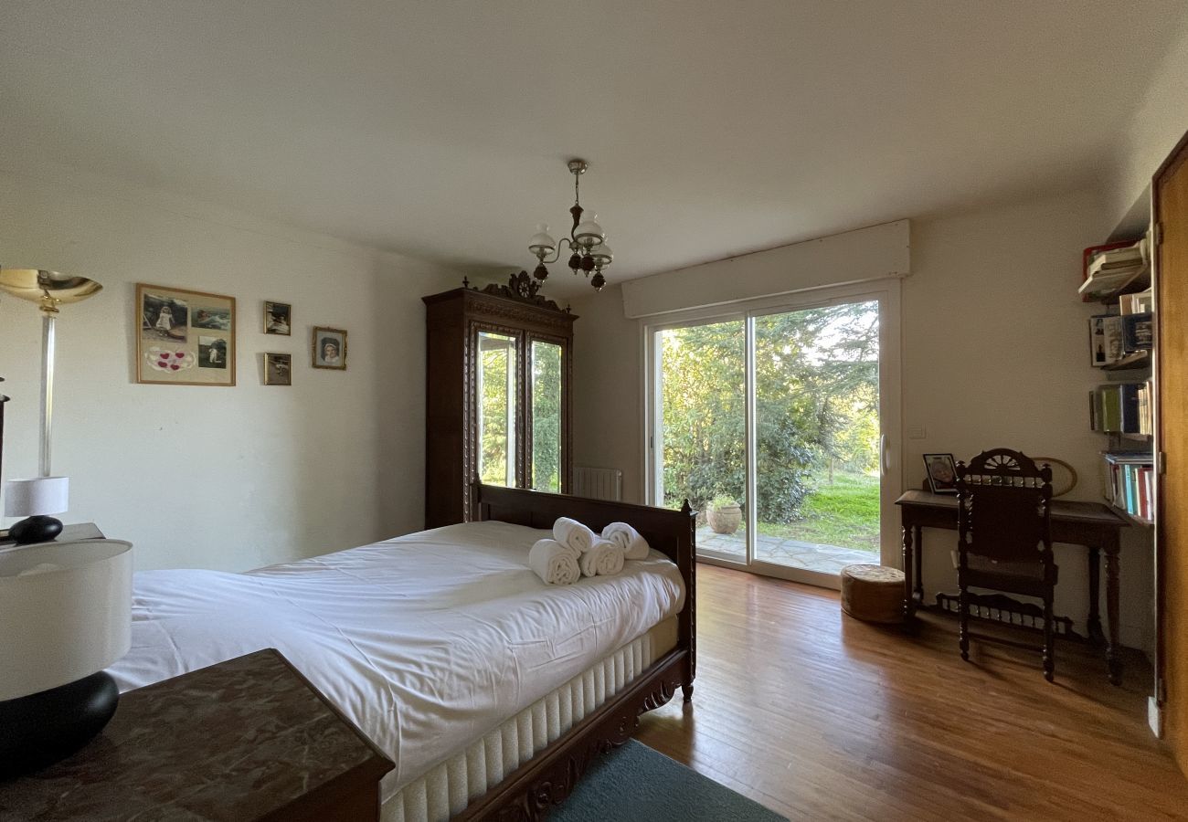 Ferienhaus in Le Tour-du-Parc -  Bretonisches Haus mit 4 Schlafzimmern in der Nähe von Stadt und Strand