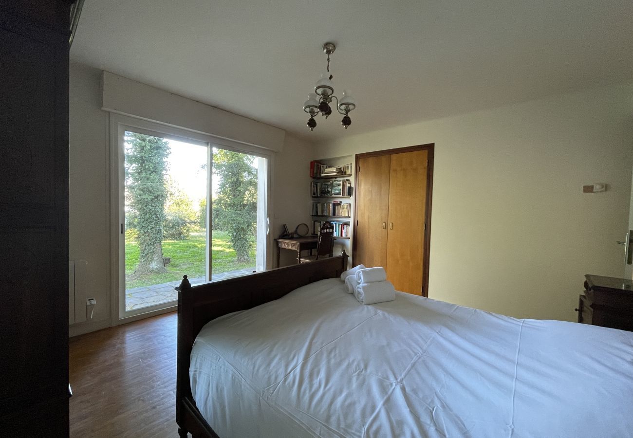 Ferienhaus in Le Tour-du-Parc -  Bretonisches Haus mit 4 Schlafzimmern in der Nähe von Stadt und Strand