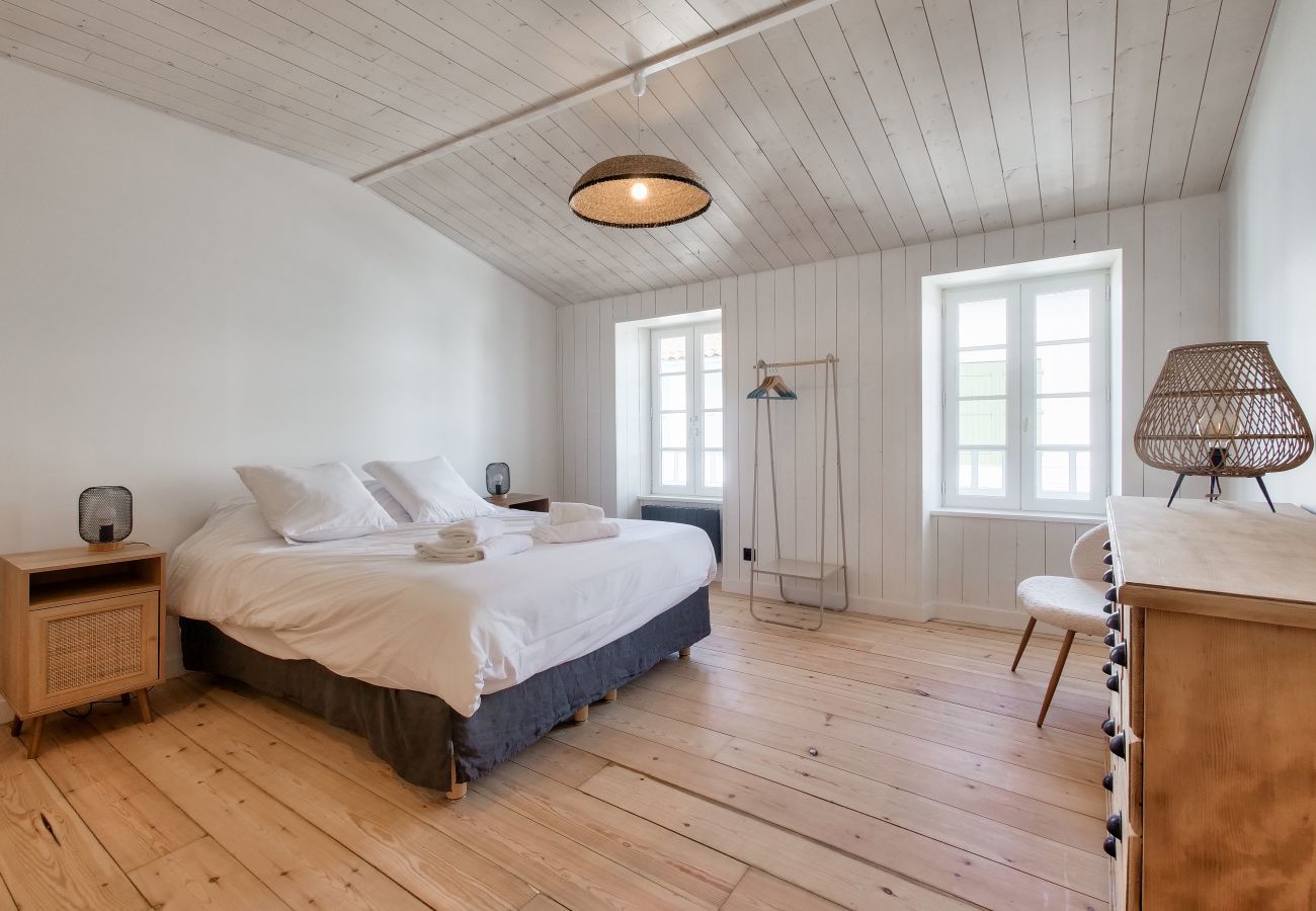 Ferienhaus in Le Bois-Plage-en-Ré - Schönes Haus mit schattigem Garten für 11