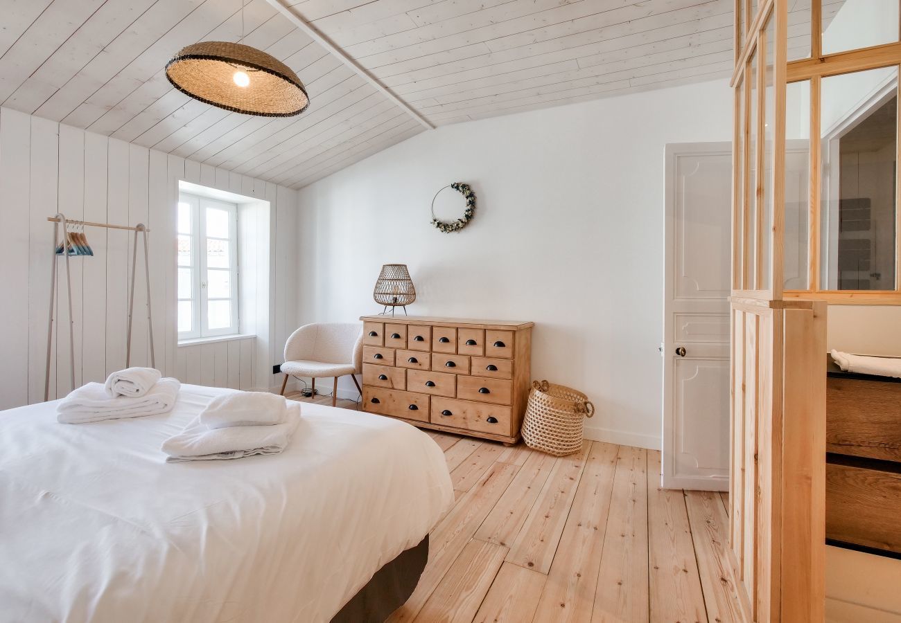 Ferienhaus in Le Bois-Plage-en-Ré - Schönes Haus mit schattigem Garten für 11
