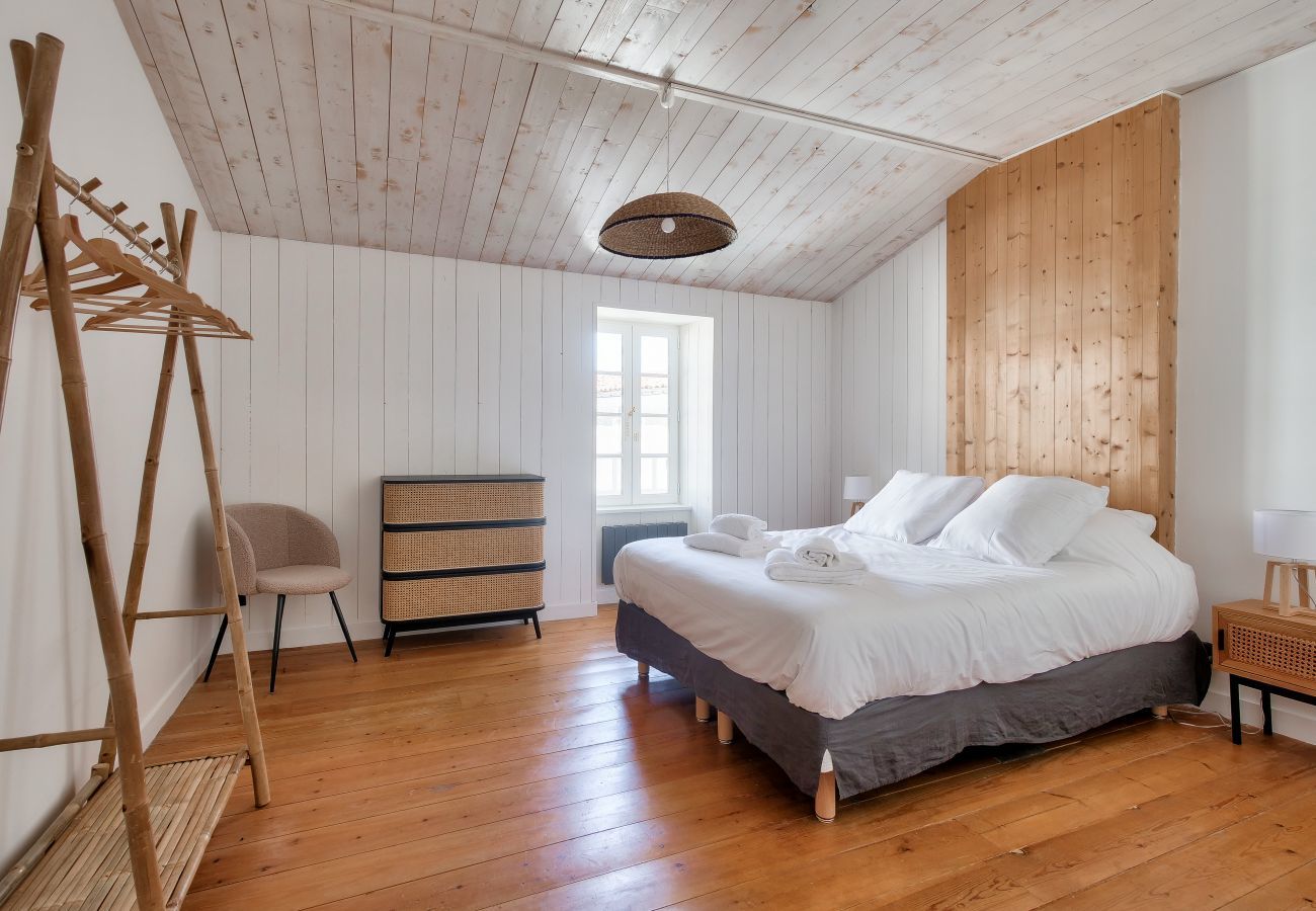 Ferienhaus in Le Bois-Plage-en-Ré - Schönes Haus mit schattigem Garten für 11