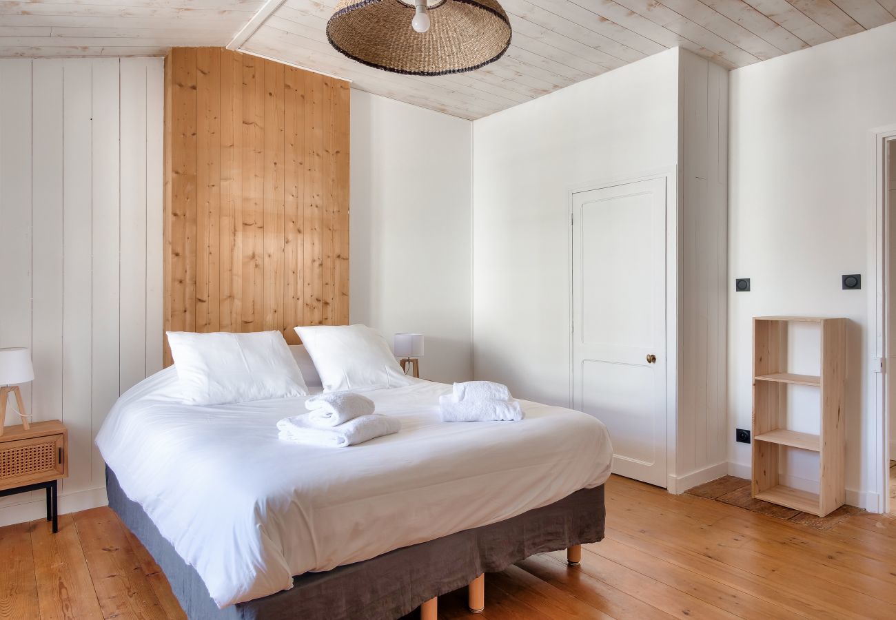 Ferienhaus in Le Bois-Plage-en-Ré - Schönes Haus mit schattigem Garten für 11