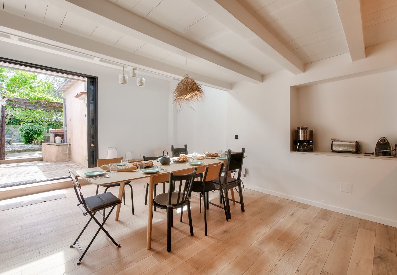 Ferienhaus in Le Bois-Plage-en-Ré - Schönes Haus mit schattigem Garten für 11