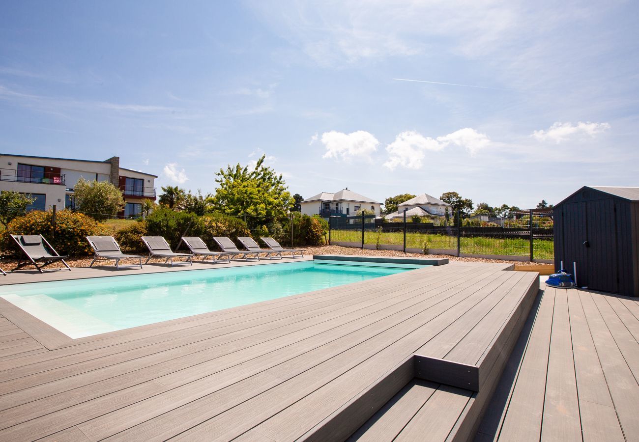 Ferienhaus in Pléneuf-Val-André - Neue Villa mit Pool Meerblick für 9