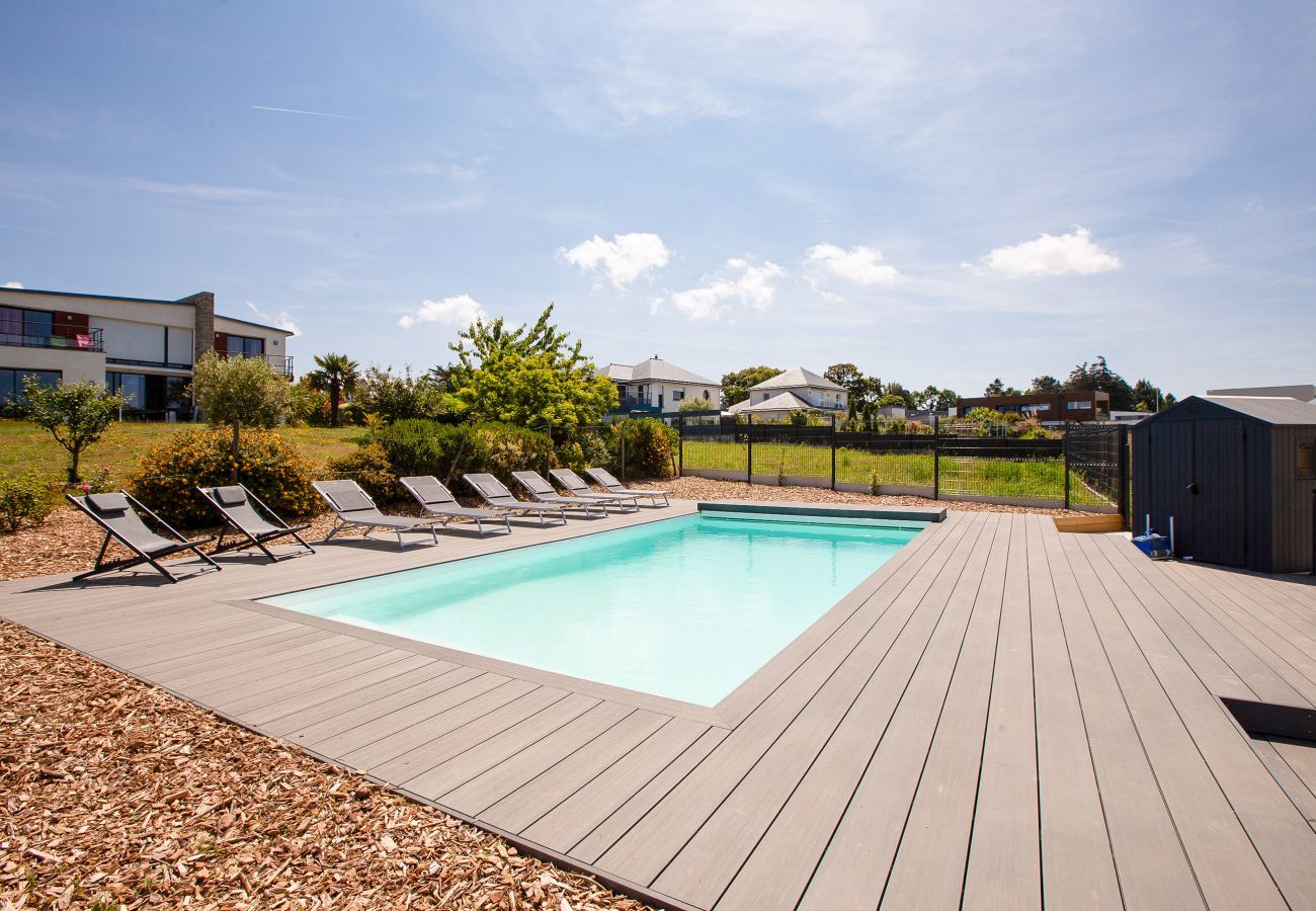 Ferienhaus in Pléneuf-Val-André - Neue Villa mit Pool Meerblick für 9