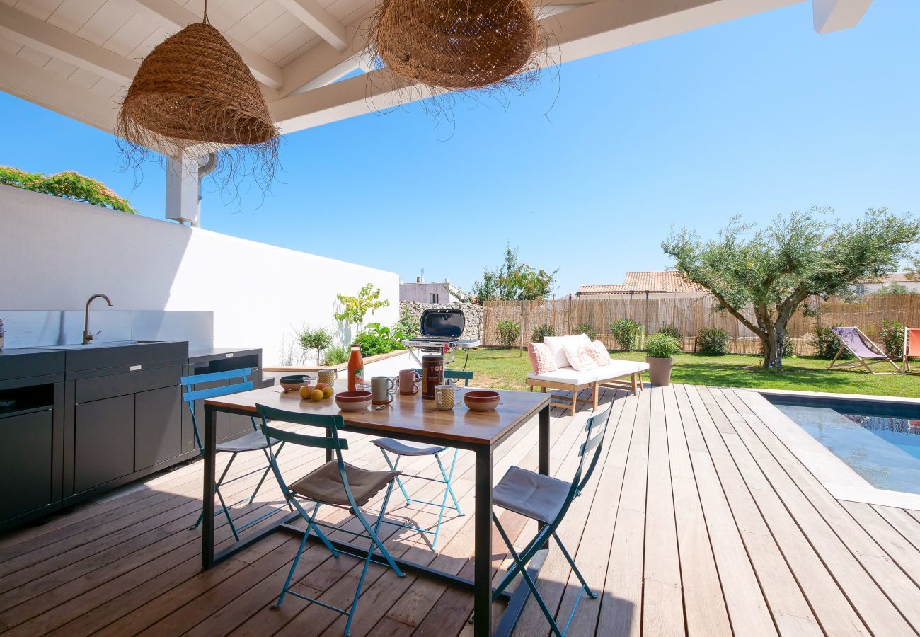 Ferienhaus in Rivedoux-Plage - Architektenvilla mit beheiztem Pool und Garten