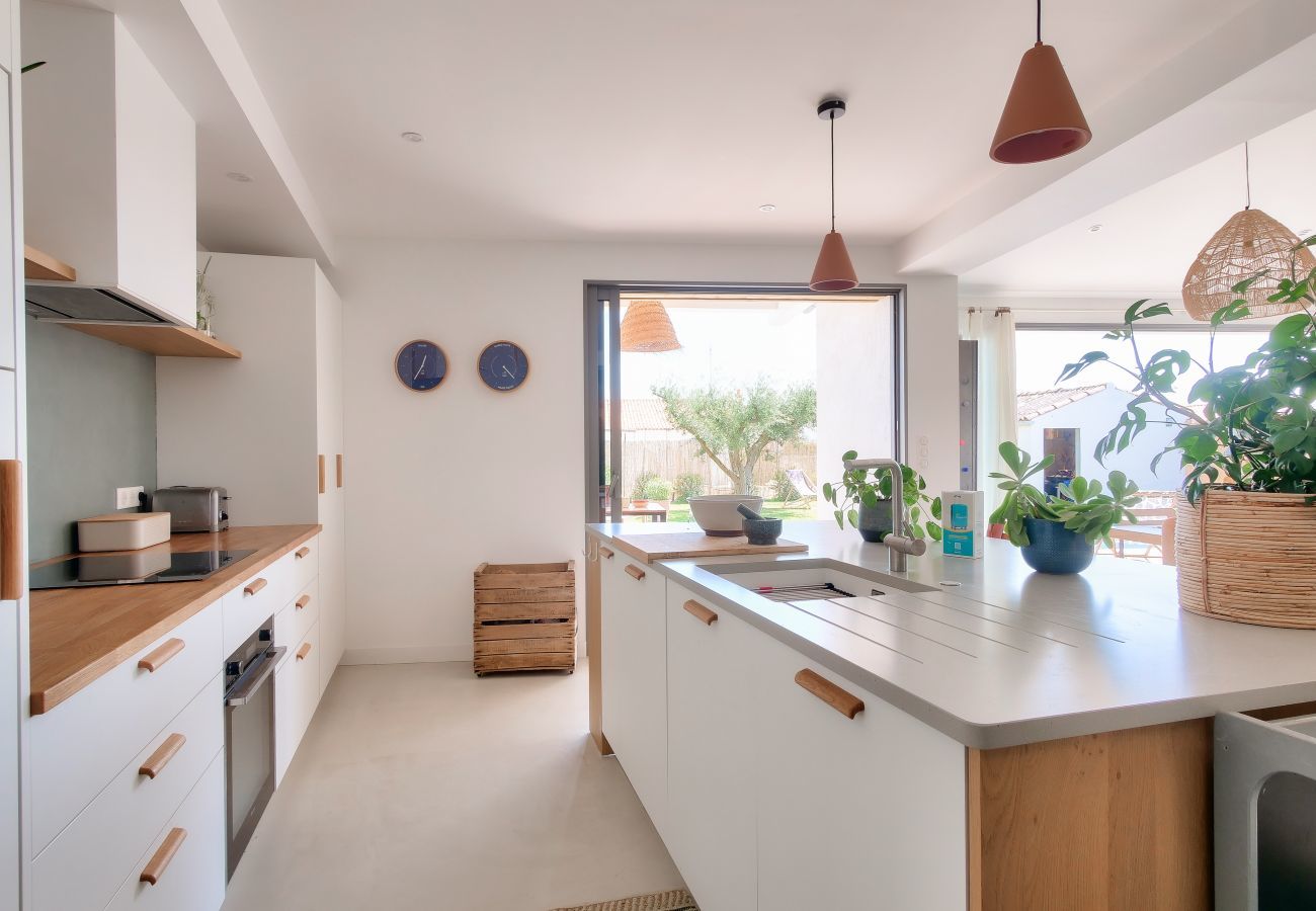 Ferienhaus in Rivedoux-Plage - Architektenvilla mit beheiztem Pool und Garten