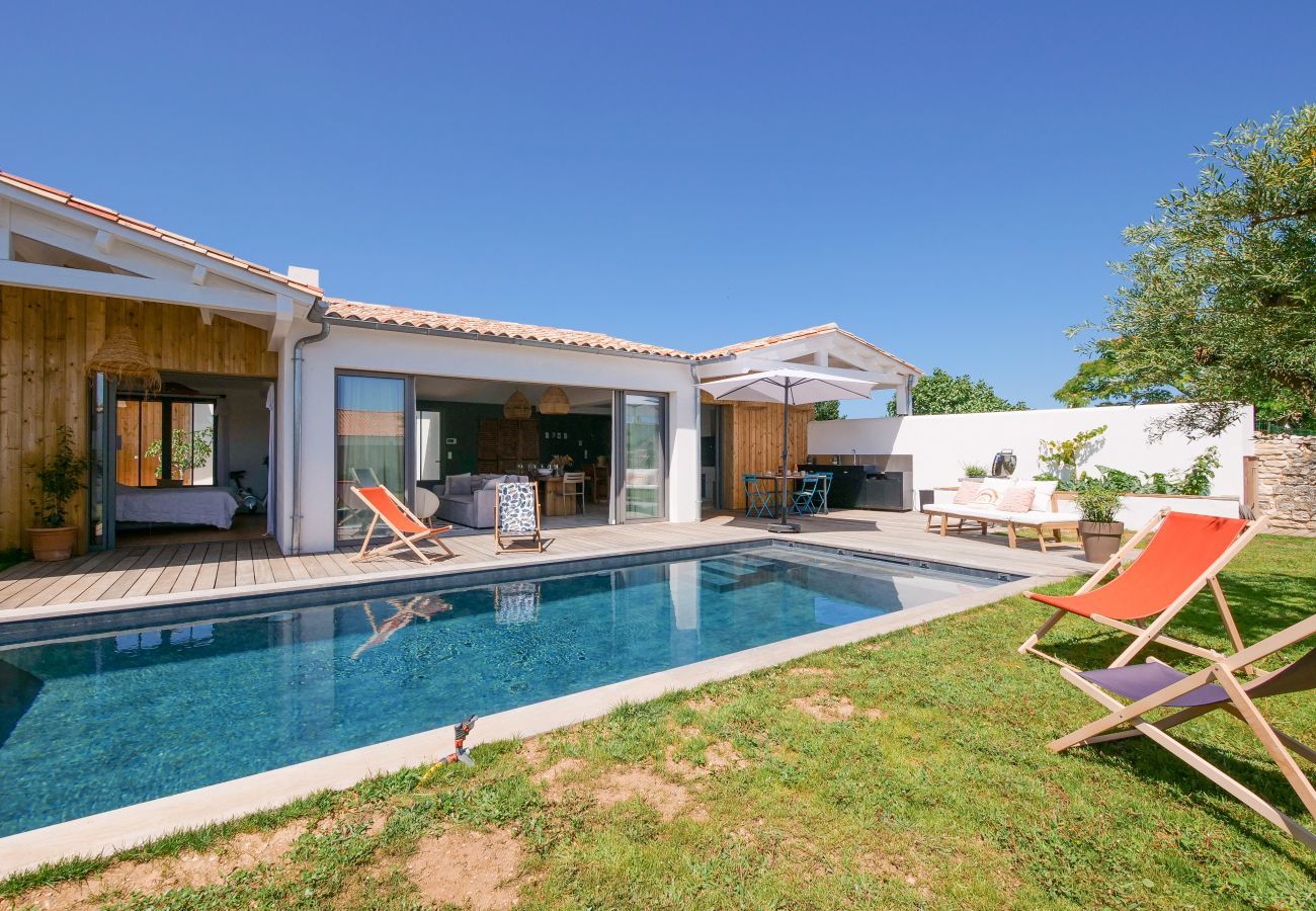 Ferienhaus in Rivedoux-Plage - Architektenvilla mit beheiztem Pool und Garten