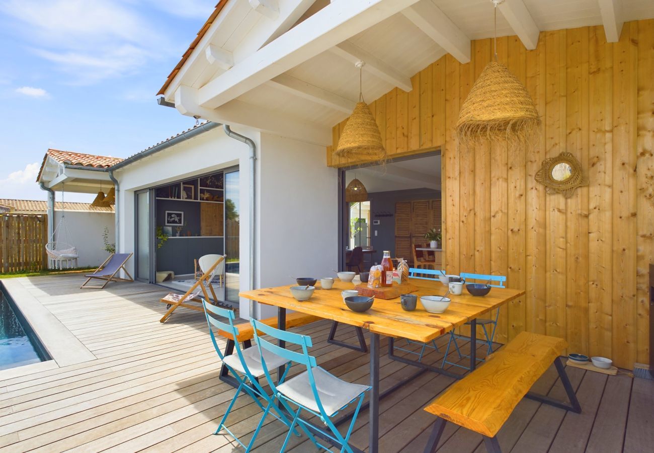 Ferienhaus in Rivedoux-Plage - Architektenvilla mit beheiztem Pool und Garten