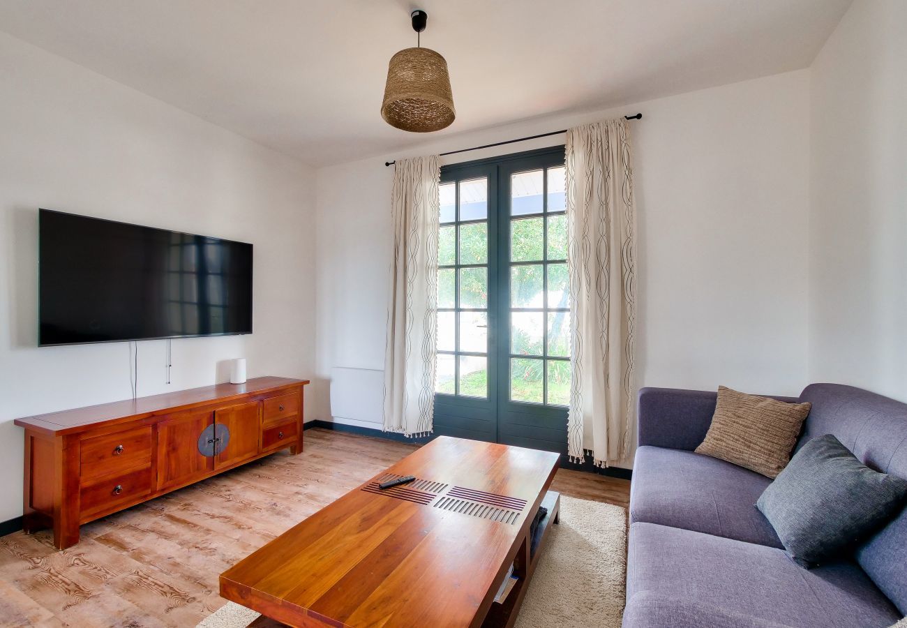 Ferienhaus in Avrillé - House for 10 with a pool