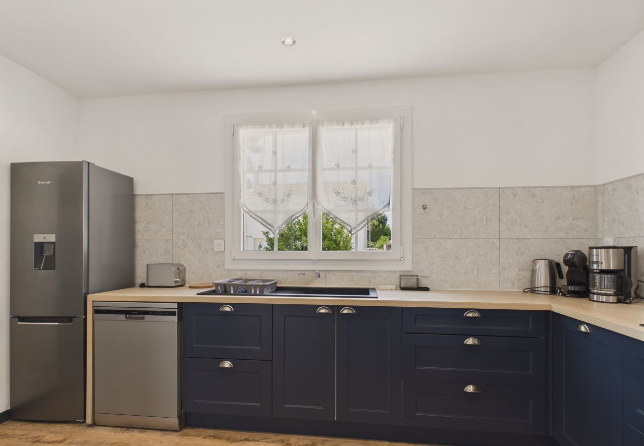 Ferienhaus in Avrillé - House for 10 with a pool
