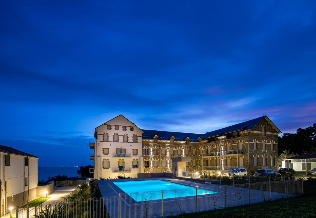 Ferienwohnung in Pornic -  Apartment für 4 Personen mit Blick auf das Meer, den Strand und den Pool