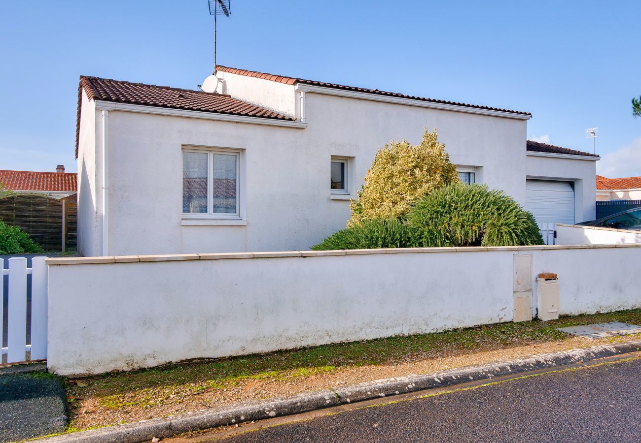 Ferienhaus in Longeville-sur-Mer - House for 8 - 5min from the beach - garden & veranda