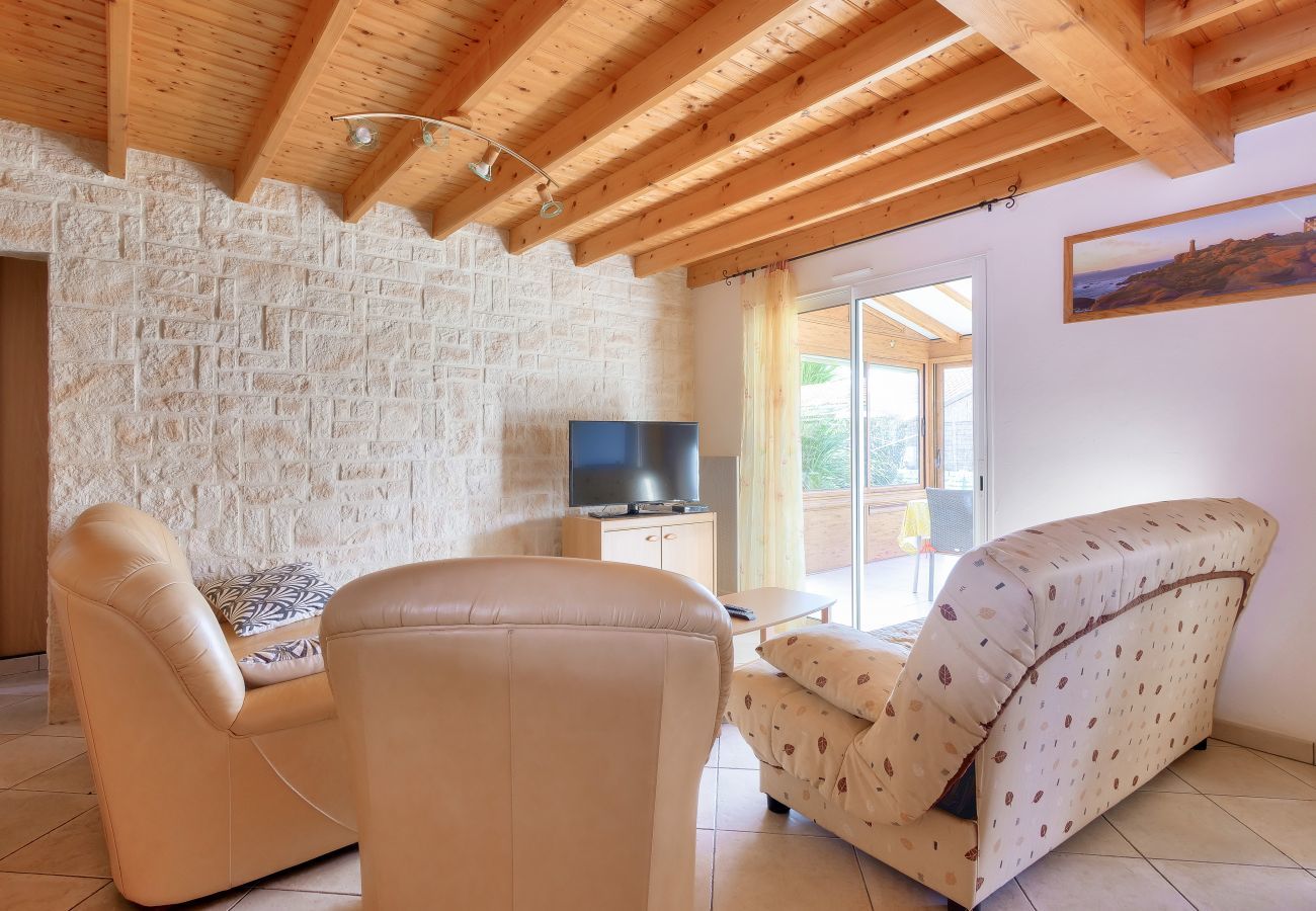 Ferienhaus in Longeville-sur-Mer - House for 8 - 5min from the beach - garden & veranda