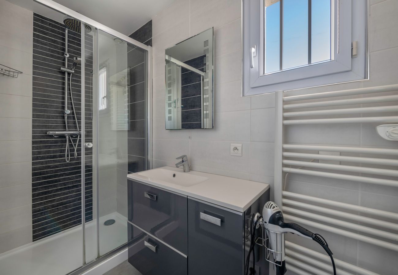 Ferienhaus in La Turballe - Komfort-Aufenthalt mit Pool, 6 Erwachsene, 3 Kinder