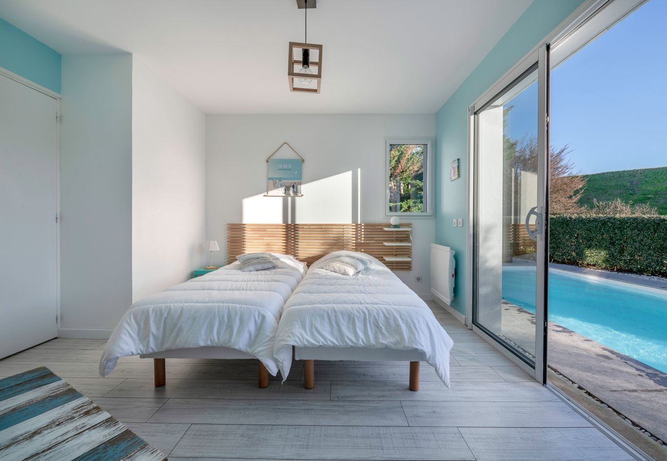 Ferienhaus in La Turballe - Komfort-Aufenthalt mit Pool, 6 Erwachsene, 3 Kinder