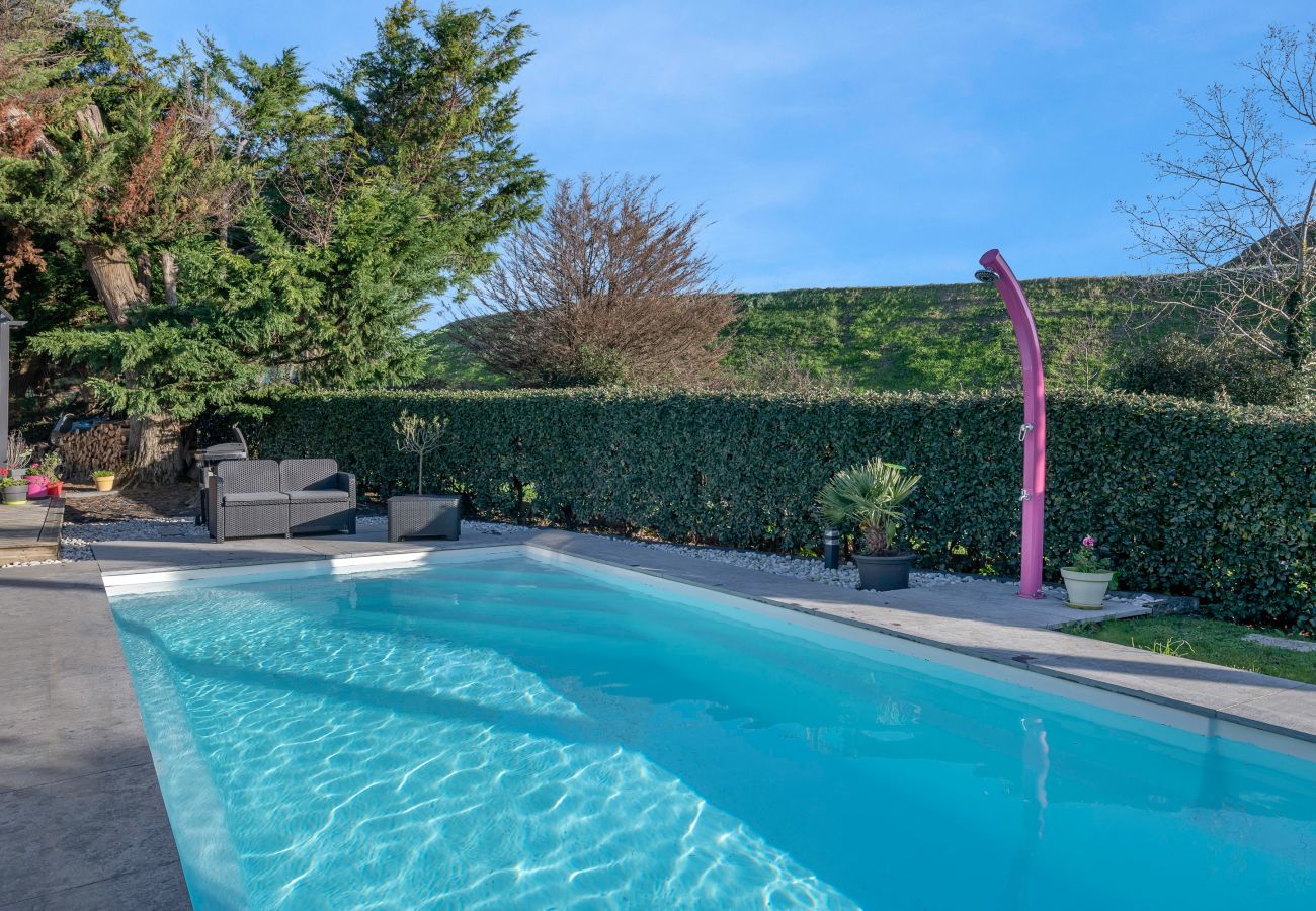 Ferienhaus in La Turballe - Komfort-Aufenthalt mit Pool, 6 Erwachsene, 3 Kinder