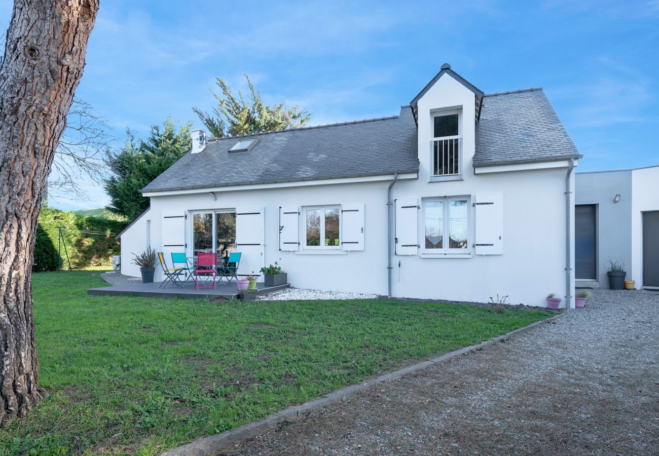 Ferienhaus in La Turballe - Komfort-Aufenthalt mit Pool, 6 Erwachsene, 3 Kinder