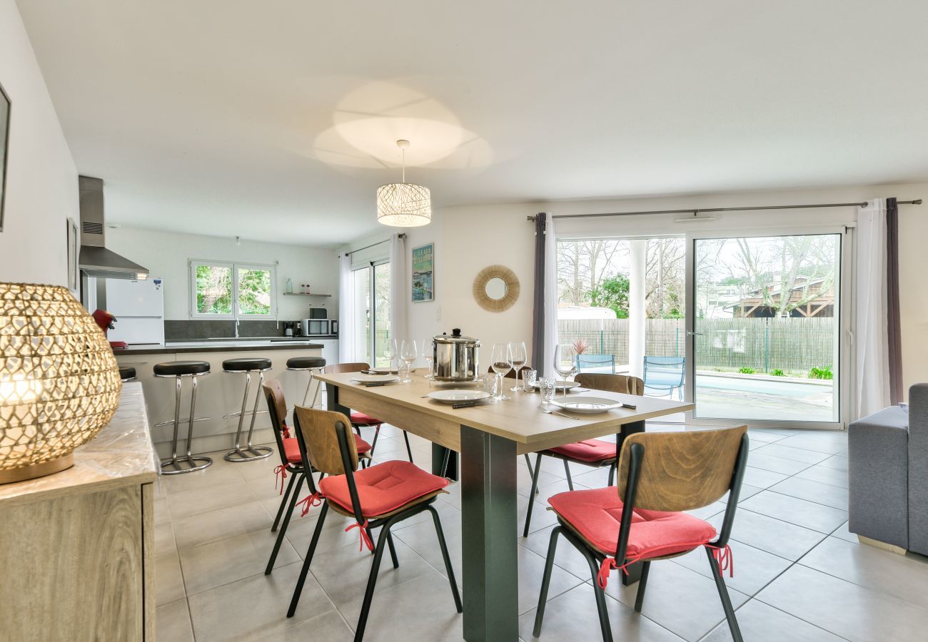 Ferienhaus in Arès -  Haus für 6 - Schwimmbad - 150 m vom Strand in Arès entfernt