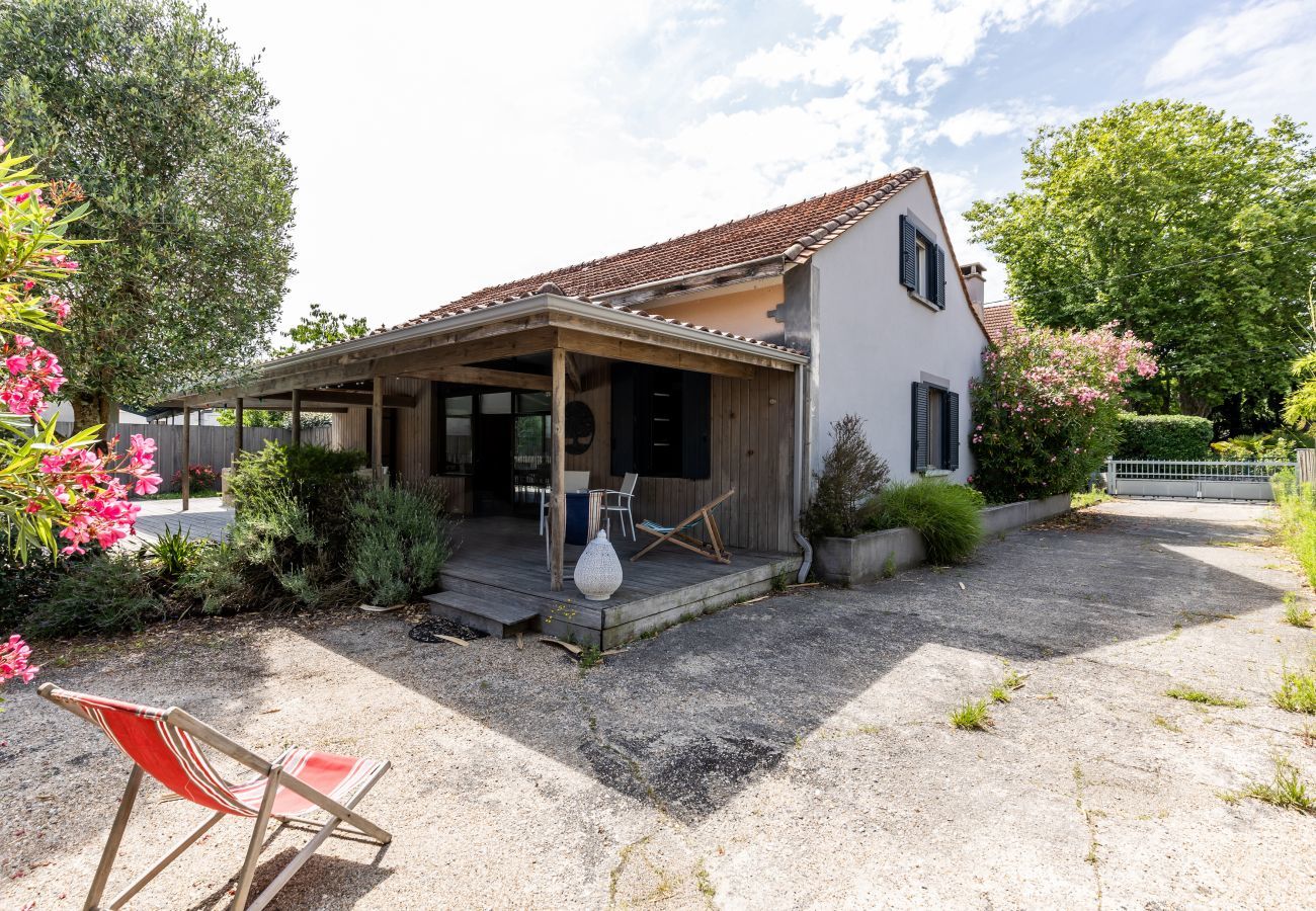 Ferienhaus in Andernos-les-Bains - 400m vom Strand entfernt, Haus für 12 mit Pool