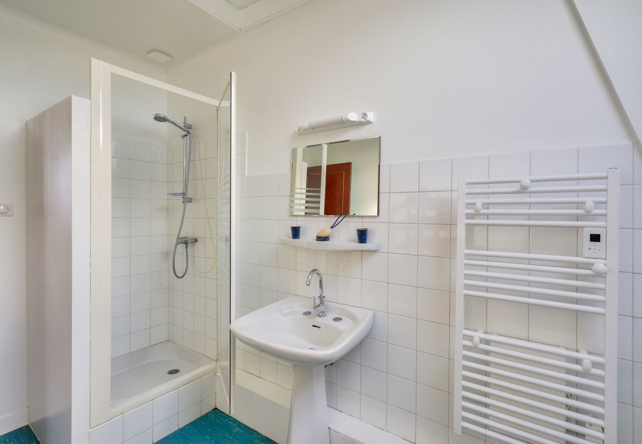 Ferienhaus in Ile Tudy - 350m vom Strand - Schönes Haus für 8 mit Garten