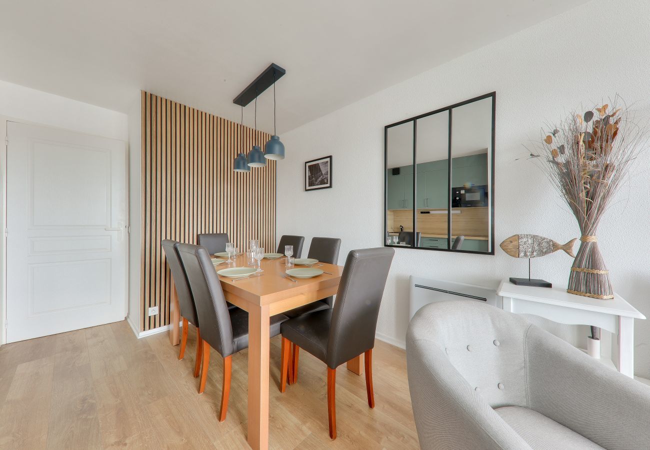 Ferienwohnung in Arzon - Entspannung und Blick auf den Hafen - Pool