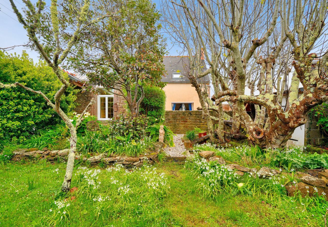 Ferienhaus in Penmarch - Haus für 6 mit Terrasse und Garten- 1km Strand