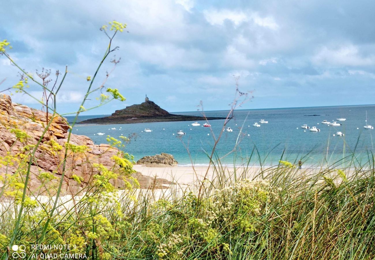 Ferienhaus in Erquy - Haus & Garten - 650 m vom Strand  entfernt
