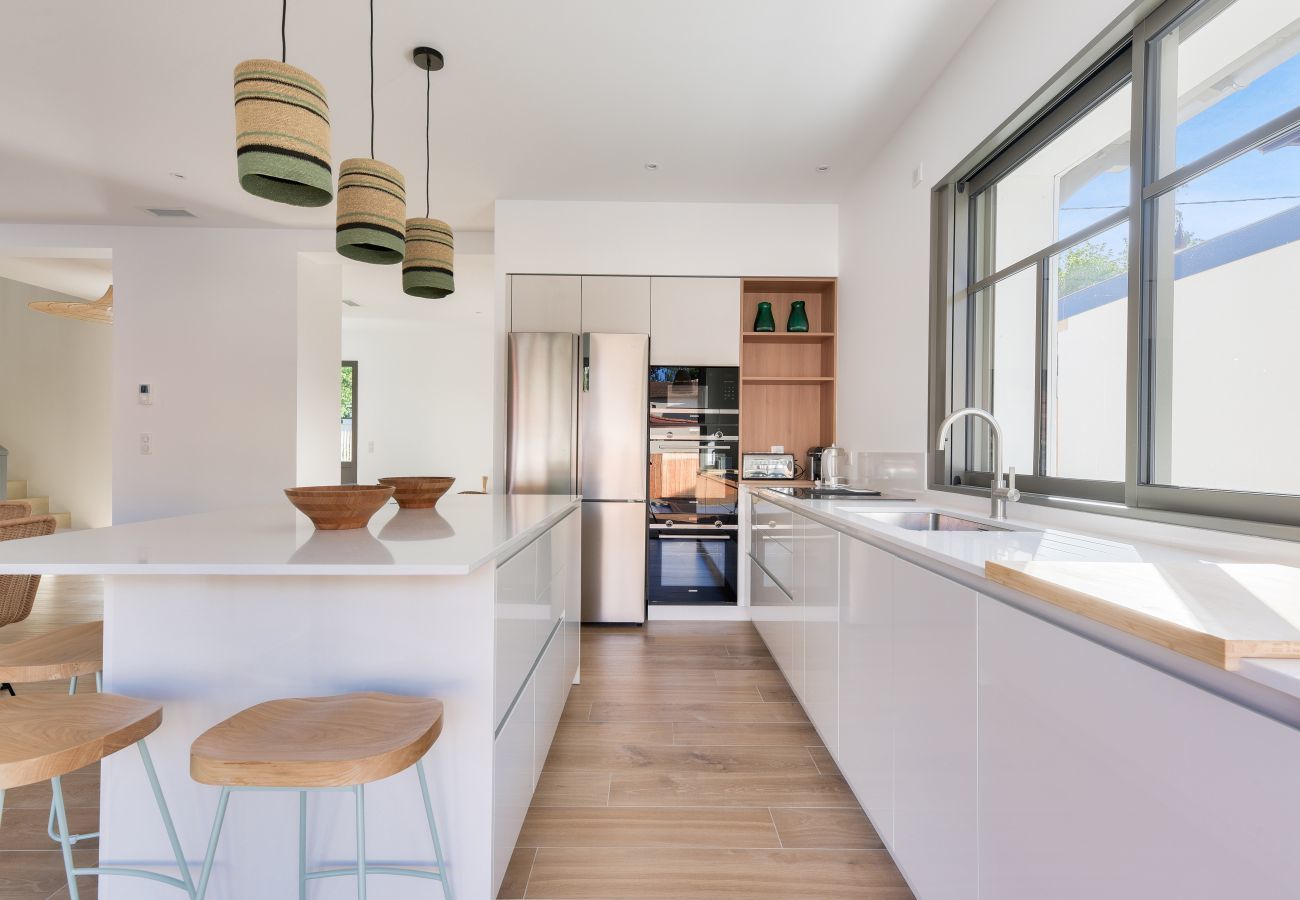 Ferienhaus in Andernos-les-Bains - Geräumige Villa unter Pinien &  Pool