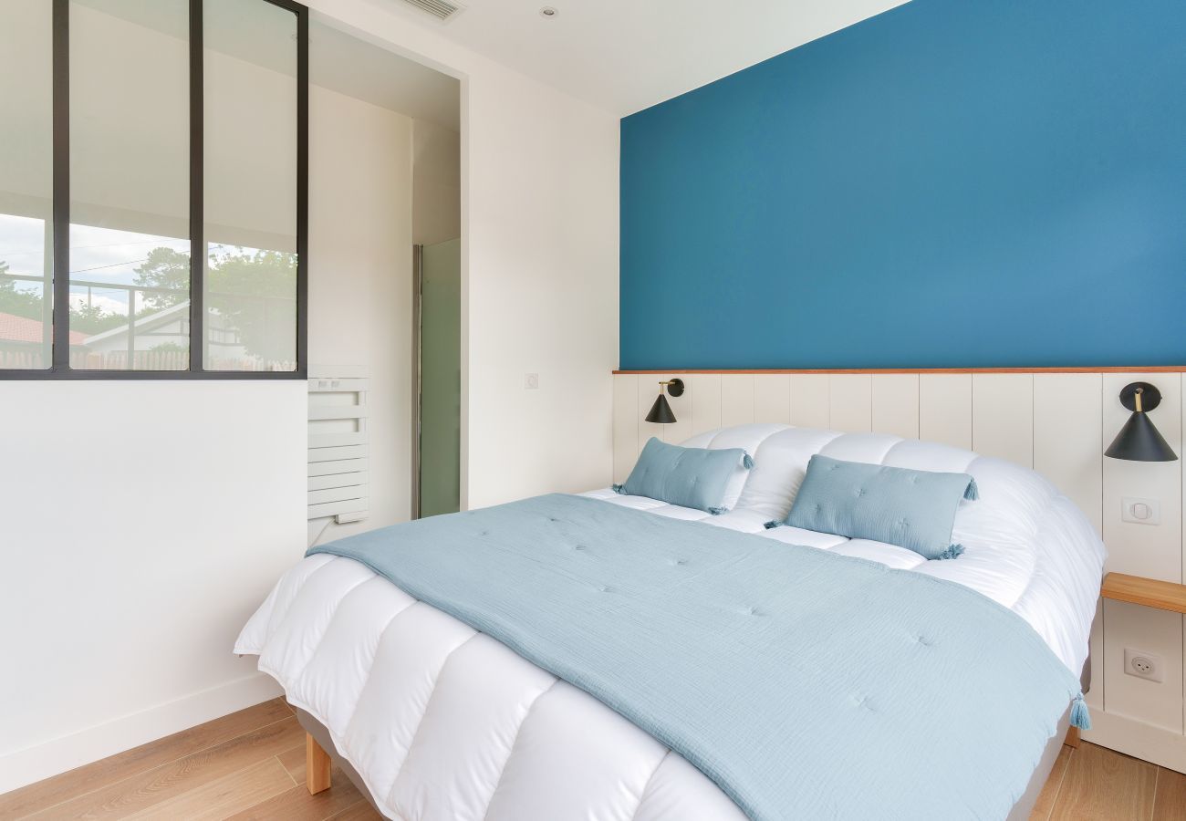 Ferienhaus in Andernos-les-Bains - Geräumige Villa unter Pinien &  Pool