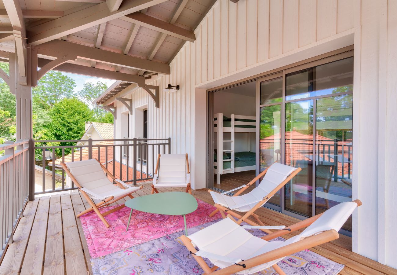 Ferienhaus in Andernos-les-Bains - Geräumige Villa unter Pinien &  Pool