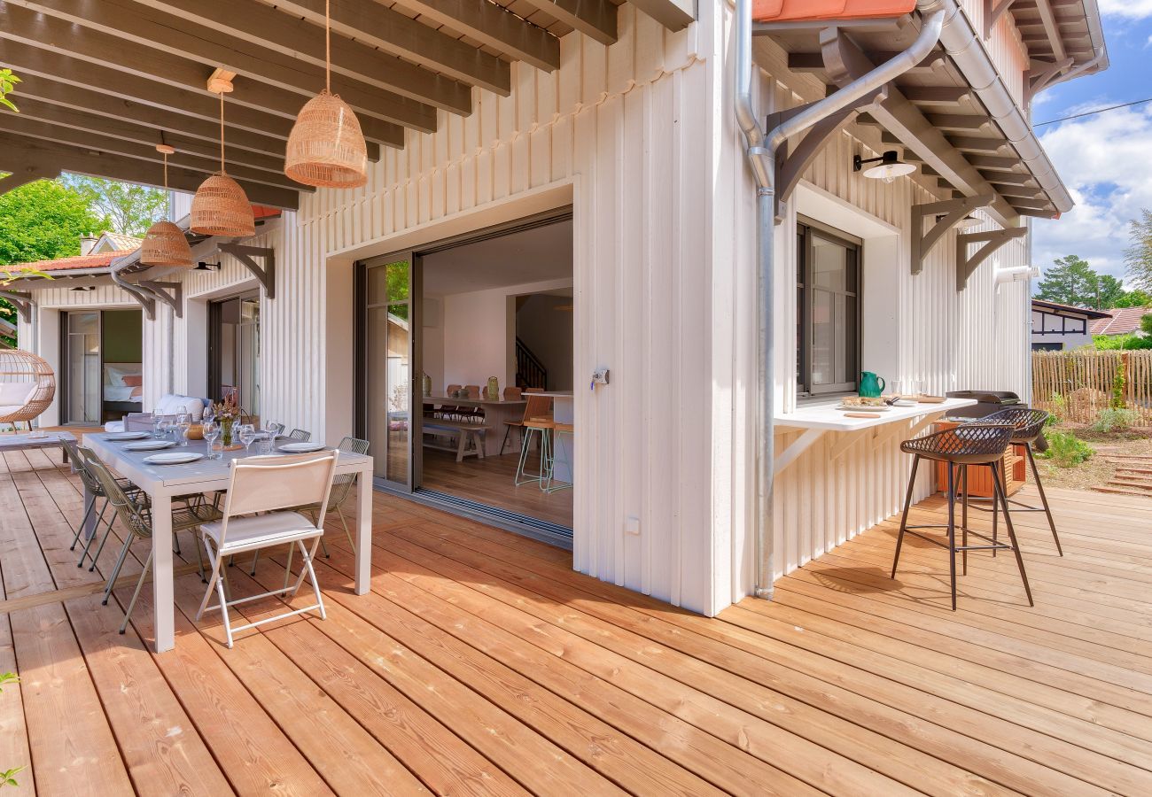 Ferienhaus in Andernos-les-Bains - Geräumige Villa unter Pinien &  Pool