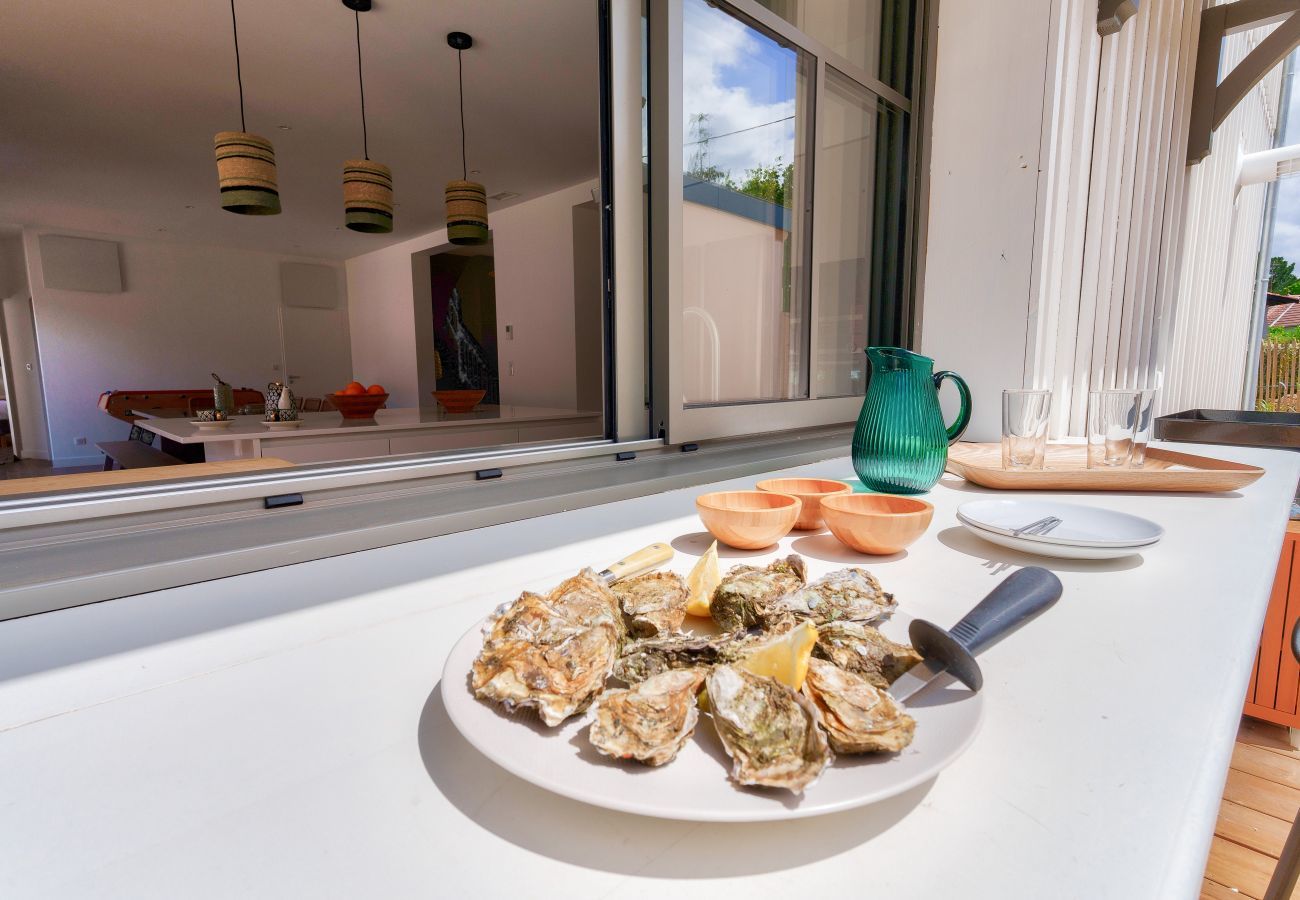 Ferienhaus in Andernos-les-Bains - Geräumige Villa unter Pinien &  Pool