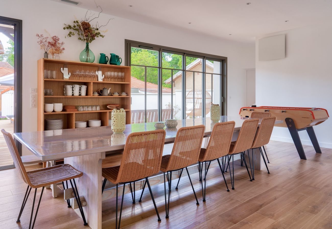 Ferienhaus in Andernos-les-Bains - Geräumige Villa unter Pinien &  Pool