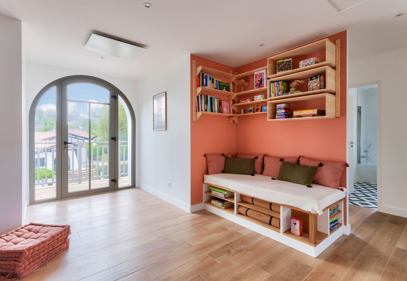 Ferienhaus in Andernos-les-Bains - Geräumige Villa unter Pinien &  Pool