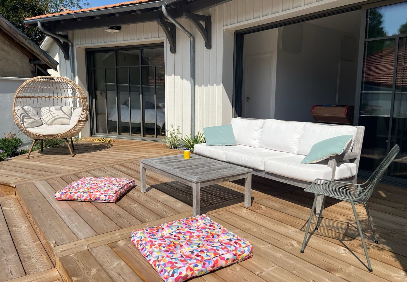 Ferienhaus in Andernos-les-Bains - Geräumige Villa unter Pinien &  Pool