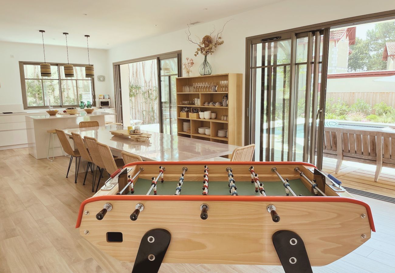 Ferienhaus in Andernos-les-Bains - Geräumige Villa unter Pinien &  Pool