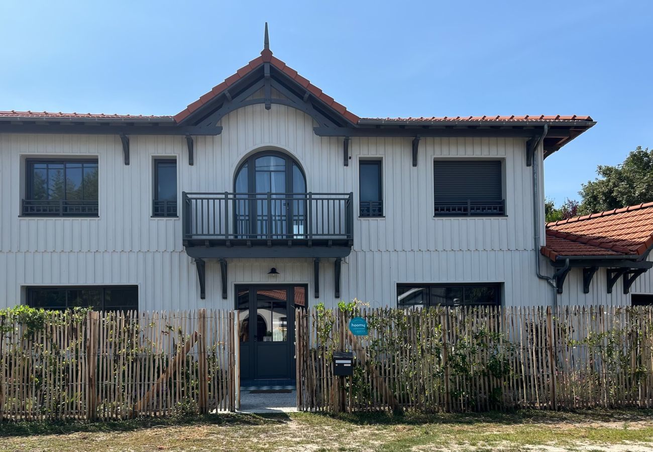 Ferienhaus in Andernos-les-Bains - Geräumige Villa unter Pinien &  Pool