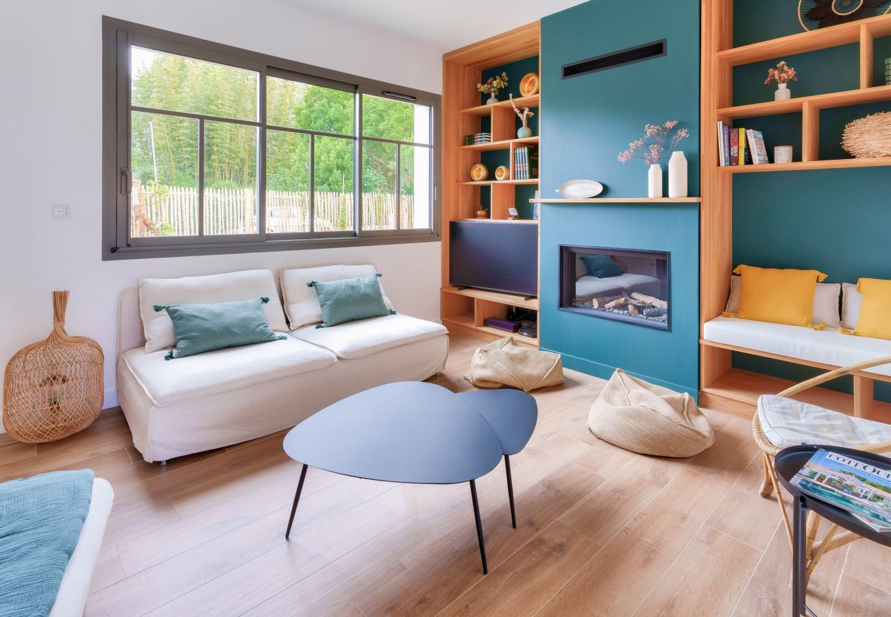 Ferienhaus in Andernos-les-Bains - Geräumige Villa unter Pinien &  Pool