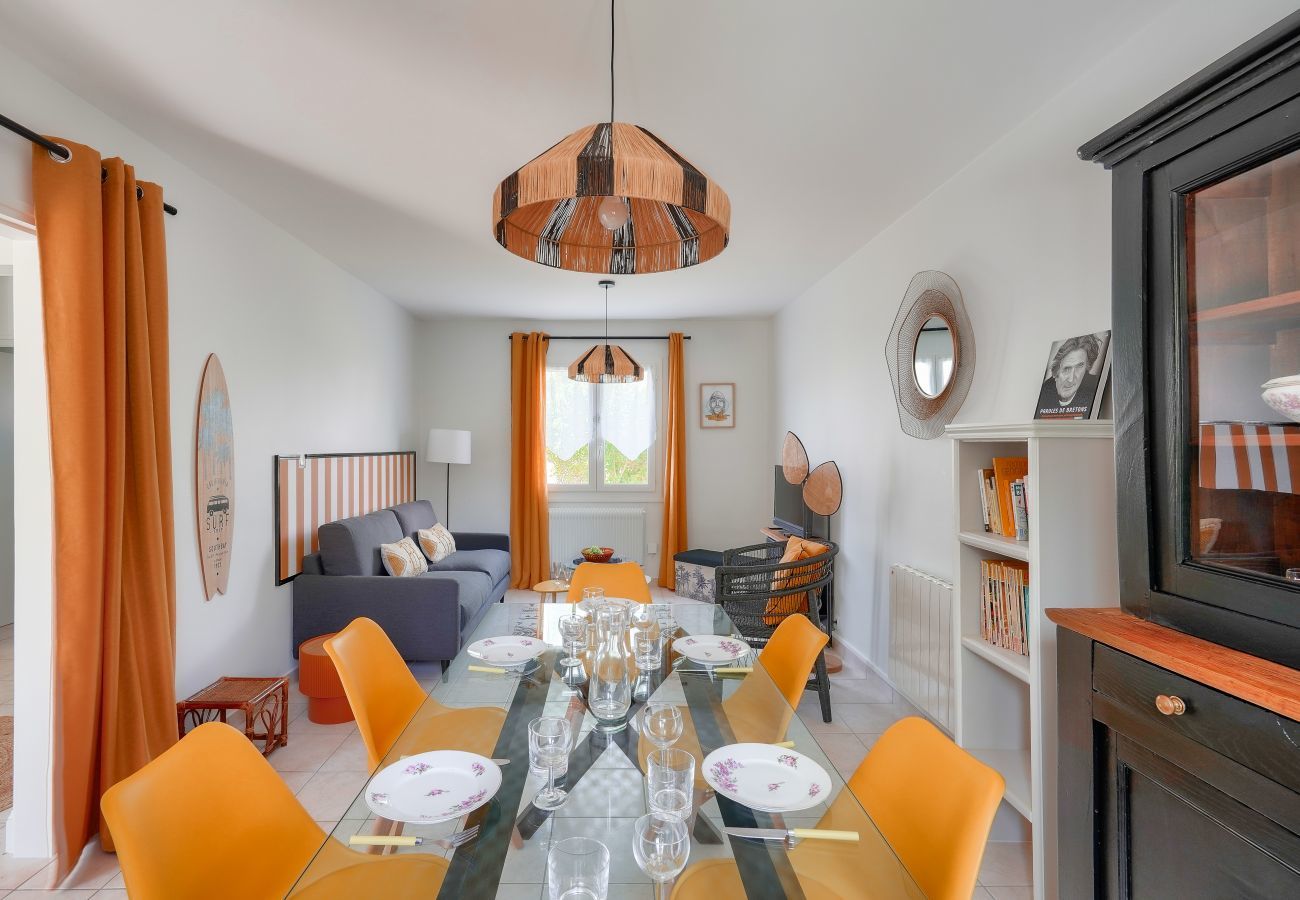 Ferienhaus in Le Guilvinec - Schönes, buntes Familienhaus für 6
