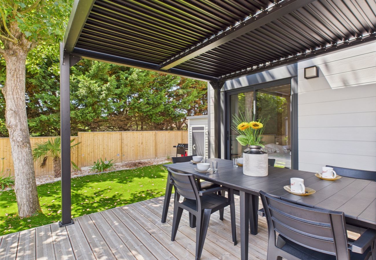 Chalet in Saint-Gilles-Croix-de-Vie - Les Voiles Blanches, Chalet mit Pool für 8 Personen