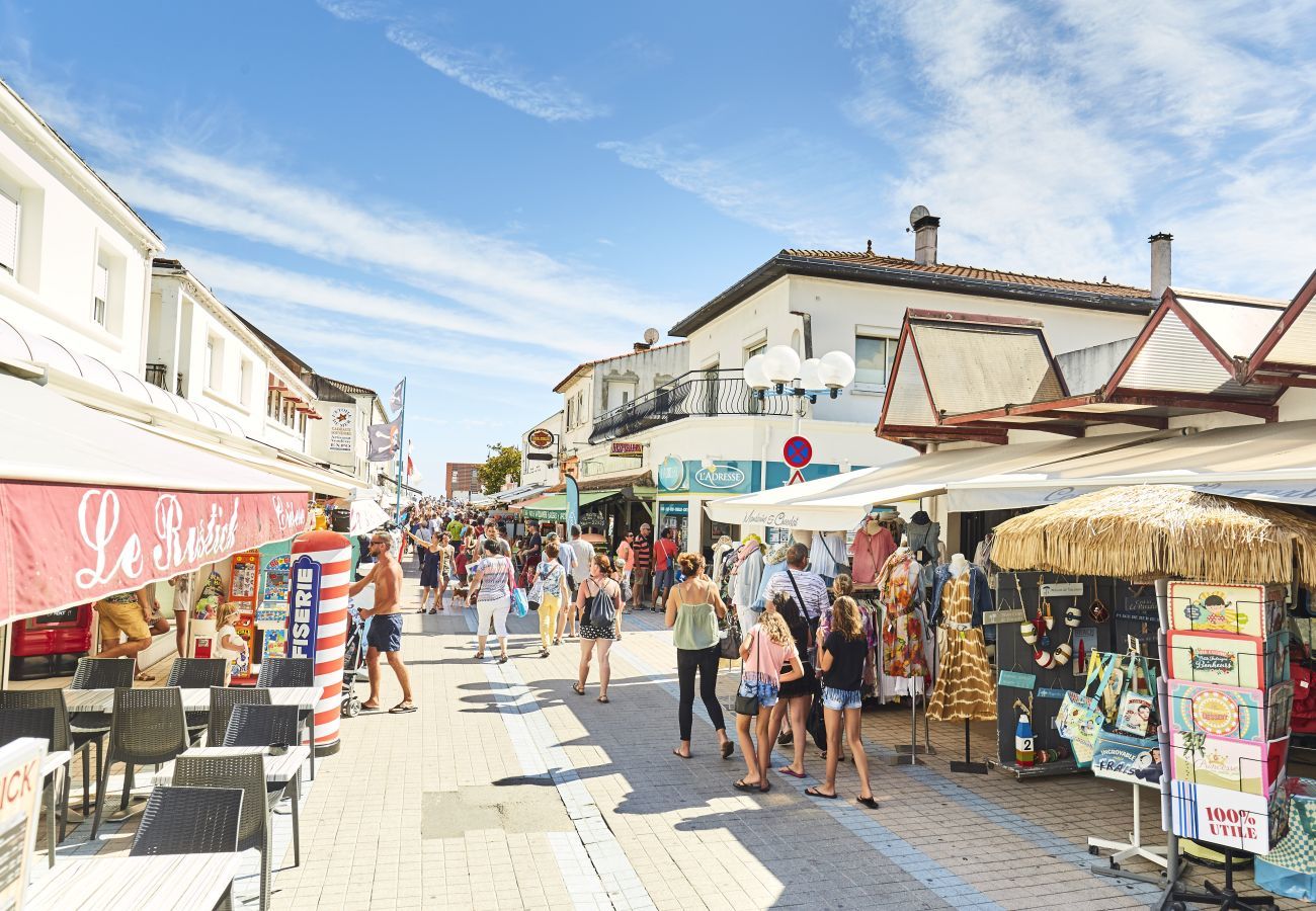 Ferienwohnung in La Tranche-sur-Mer - Front de mer - Wohnung für 12 - Terrasse