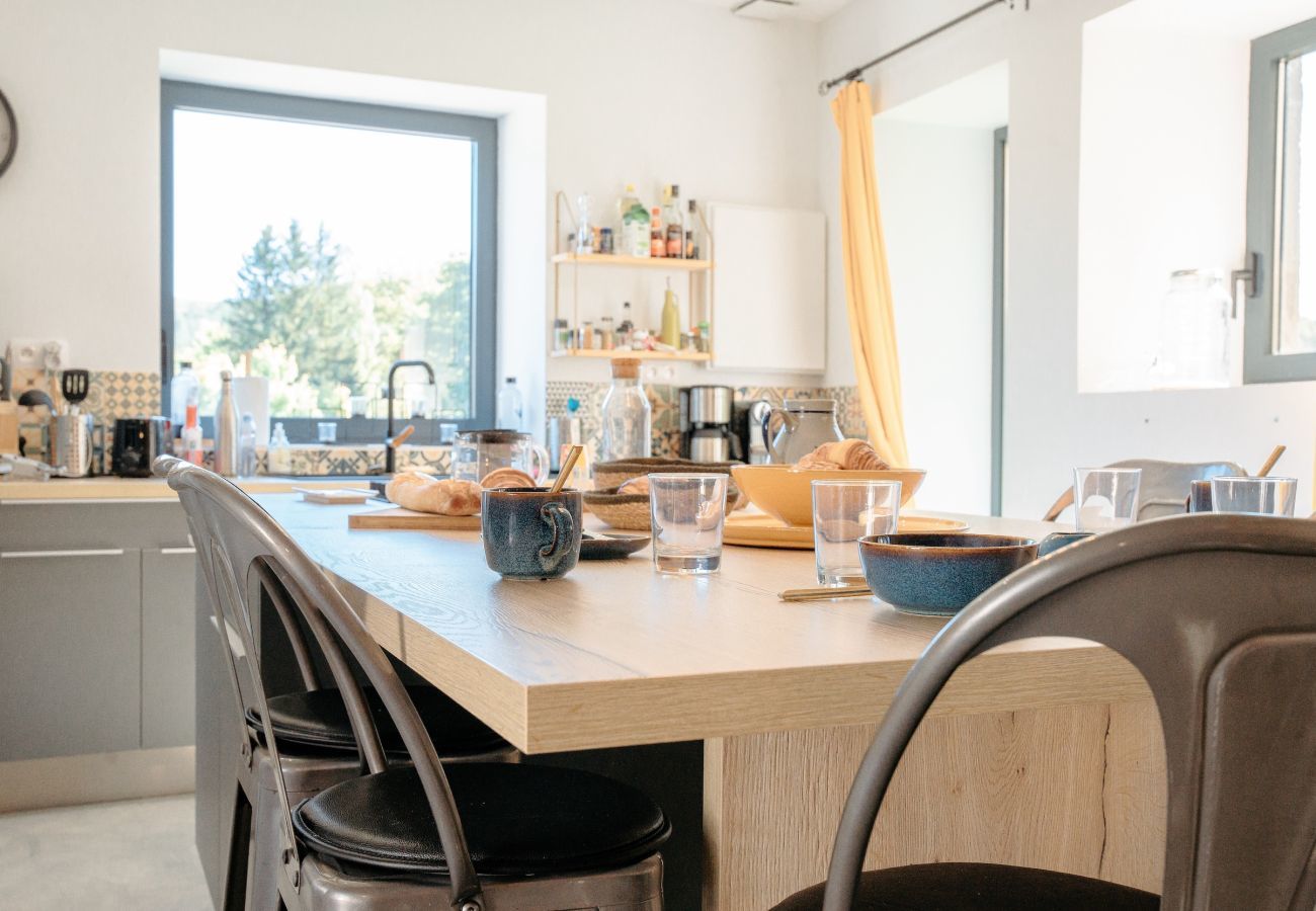 Ferienhaus in Coly - Dorfzentrum, Haus für 8 Personen mit Pool