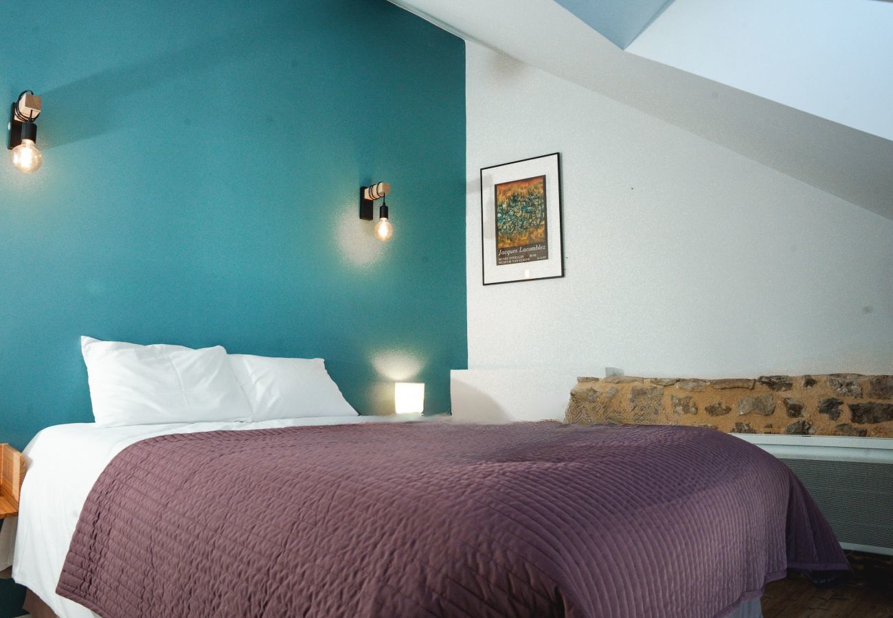 Ferienhaus in Coly - Dorfzentrum, Haus für 8 Personen mit Pool